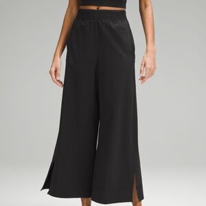 Lululemon Stretch Woven High-Rise Wide-Leg Cropped Pant Size M